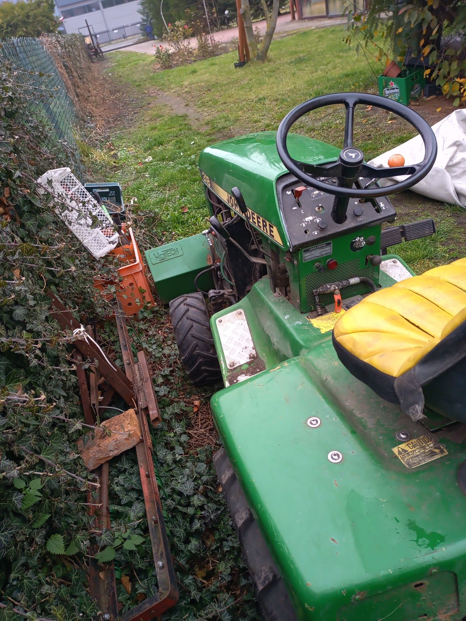 Traktorek John deere 318