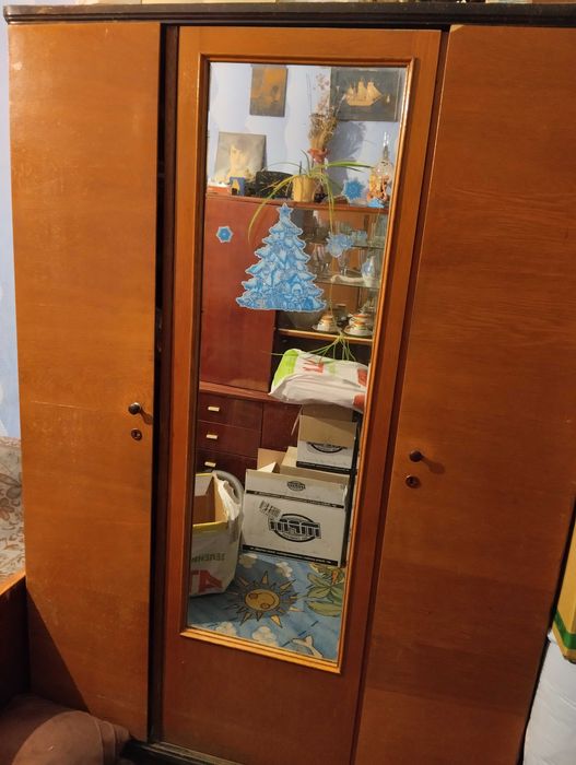 Шкаф трех дверный