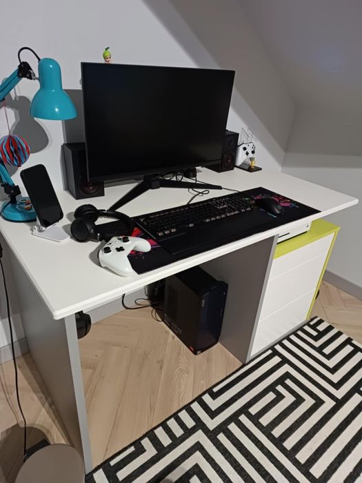 Łóżko 90x200 cm z materacem i dodatkami