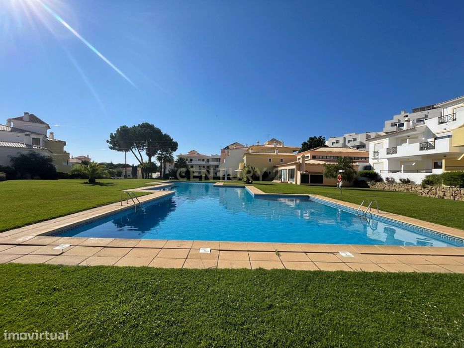 Arrendamento: Apartamento com 2 Quartos, Piscina e Garagem – Perto da