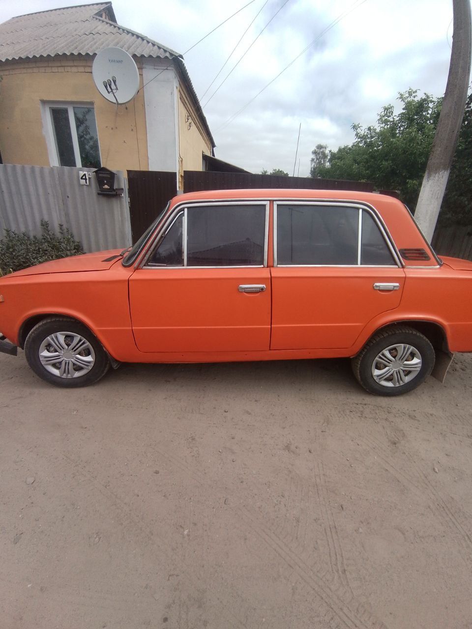 Продам ваз 2103.