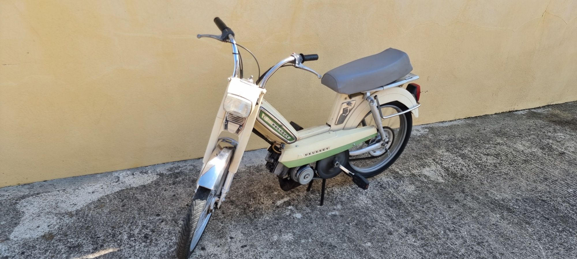 Vendo Peugeot  103  com oferta 103 para peças.