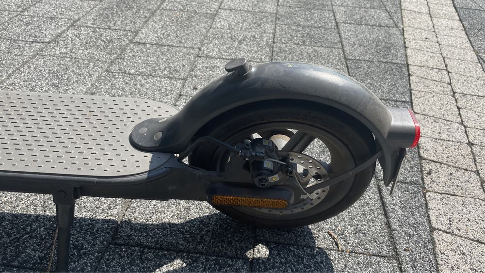 Elektryczna hulajnoga XIAOMI MI Electric Scooter Essential