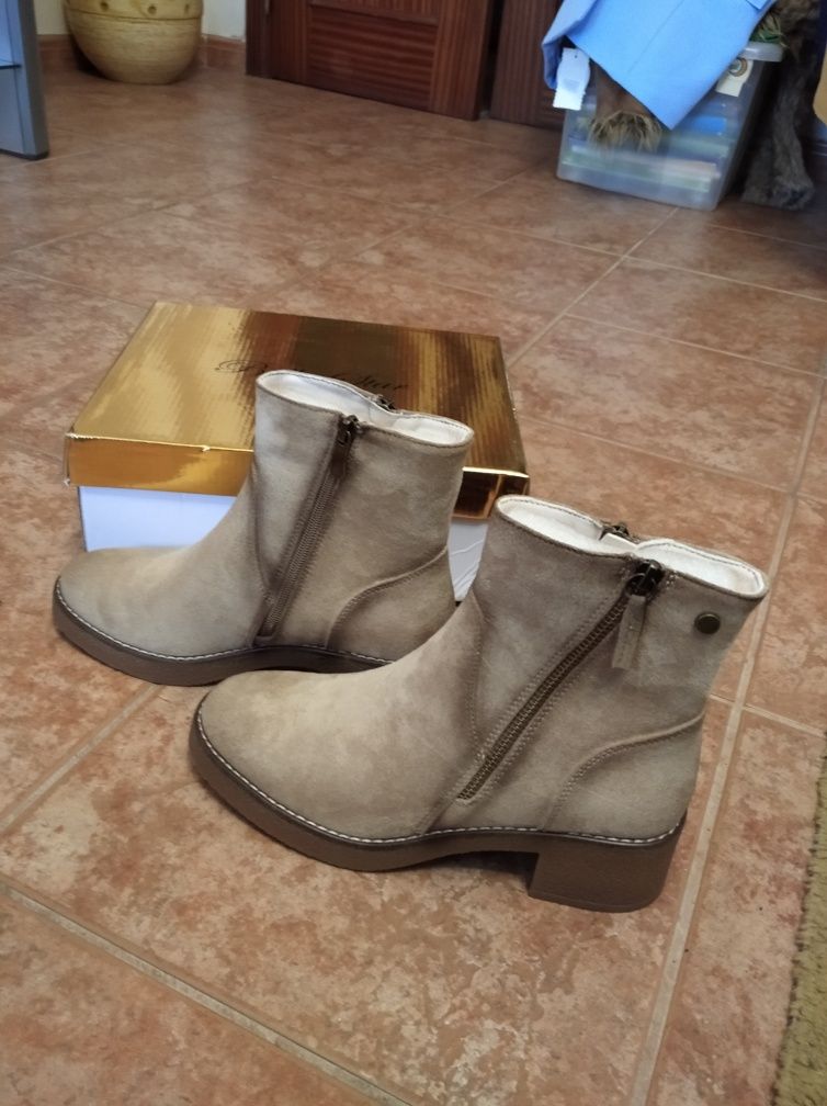 Botas novas tamanho 38