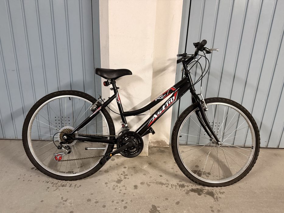 Bicicleta preta Astro