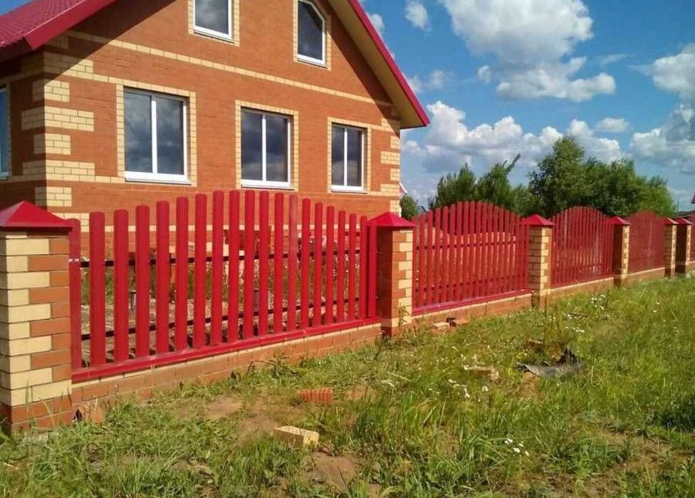 Забор з металевого штахетника - купити штахети на забор