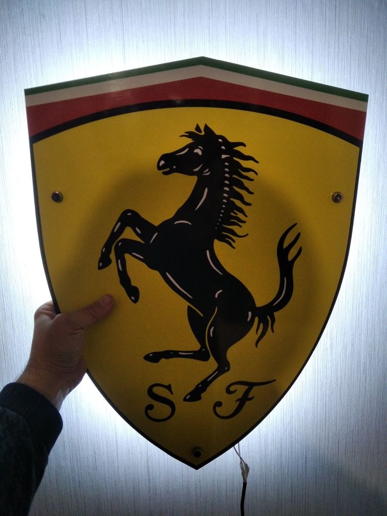 Логотип знак Ferrari на стену с подсветкой