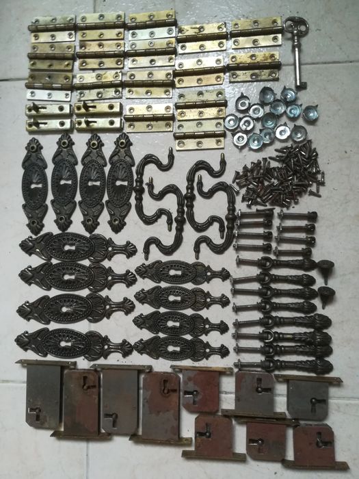 Ferragens, Fechaduras e Dobradiças de Móveis
