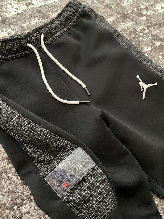 Штани Air Jordan M розмір чорного кольору