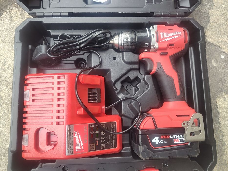 Wkrętarka Milwaukee M18 BLPDRC z Aku 4.0 Ah