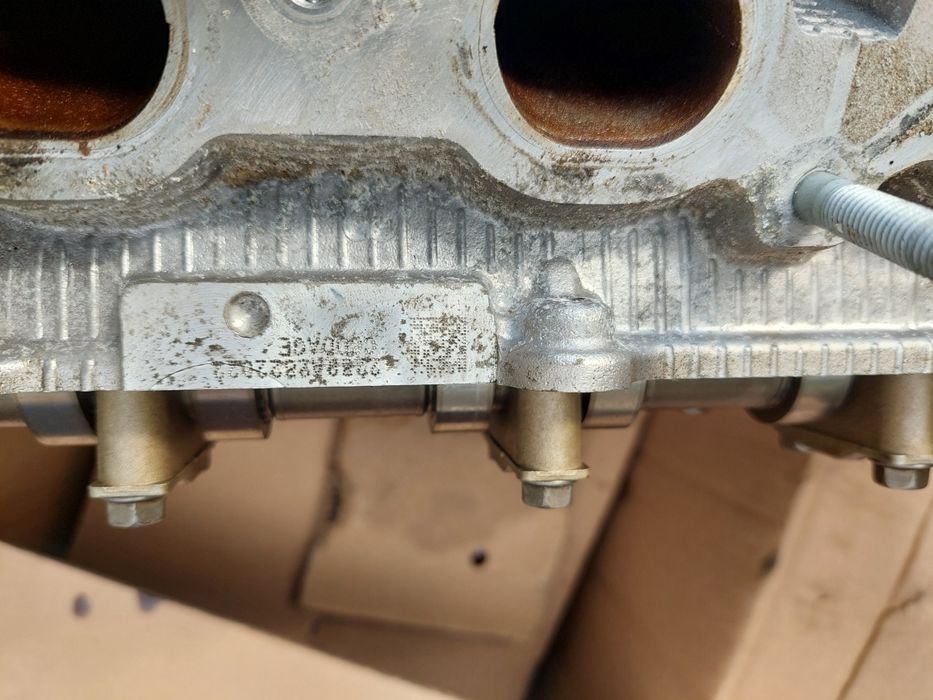 Kia Hyundai głowica z wałkami Z70H0-03D00