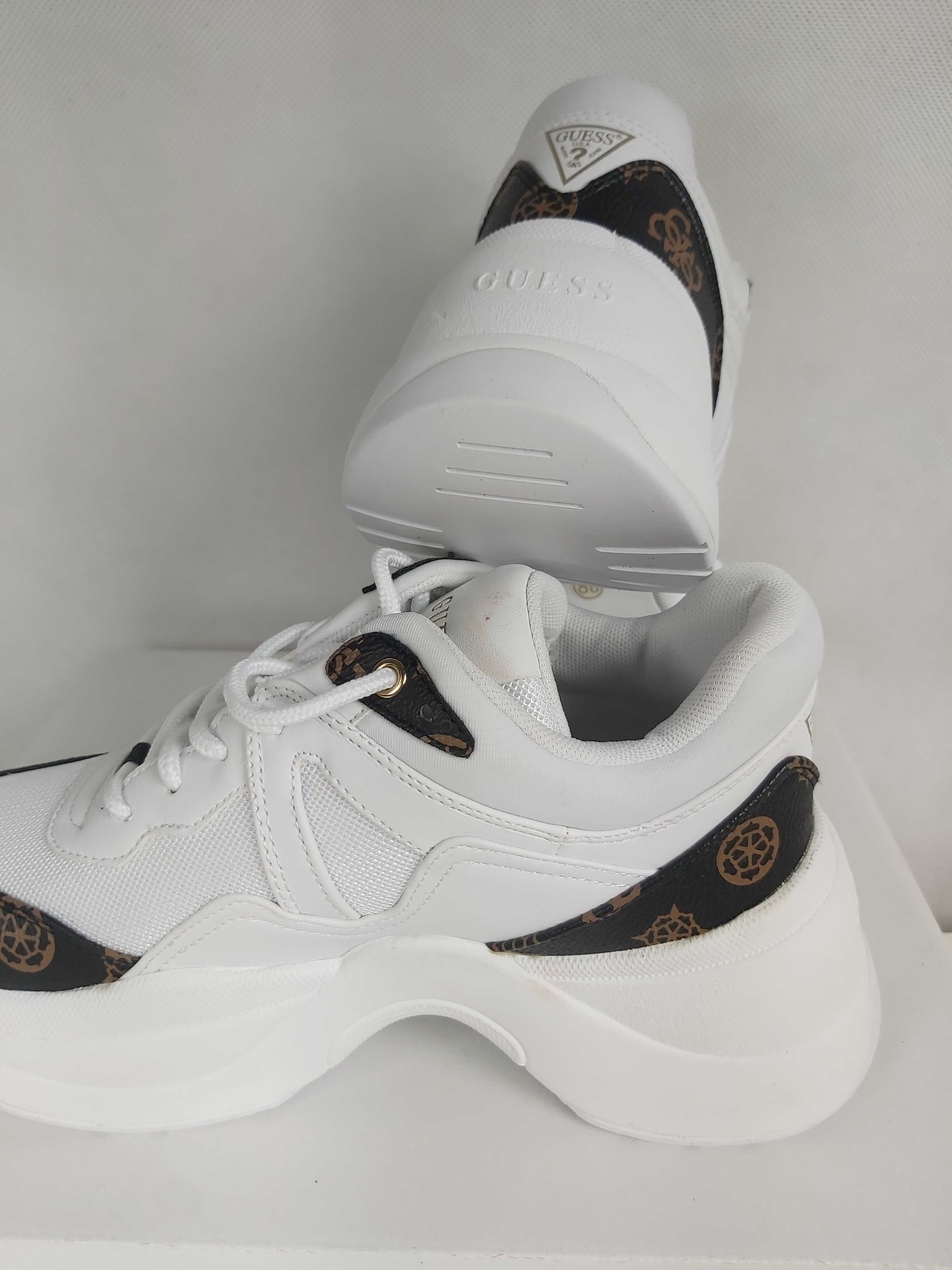 SP Białe sneakersy GUESS monogram platforma 38 trampki