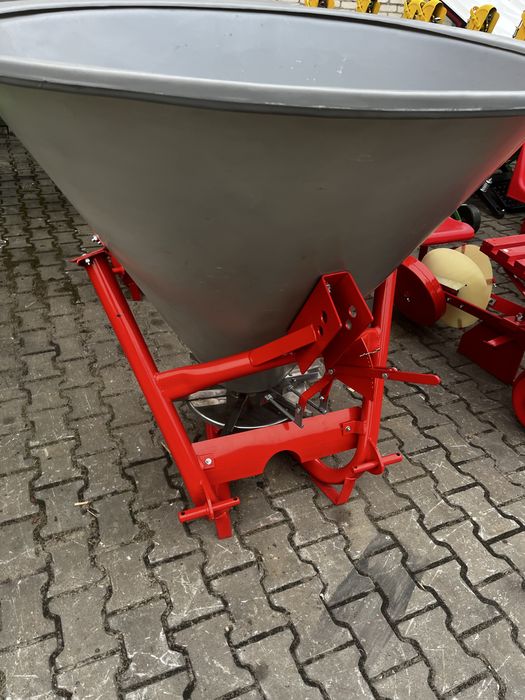 Лійка, розкидач мінеральних добрив, МТЗ