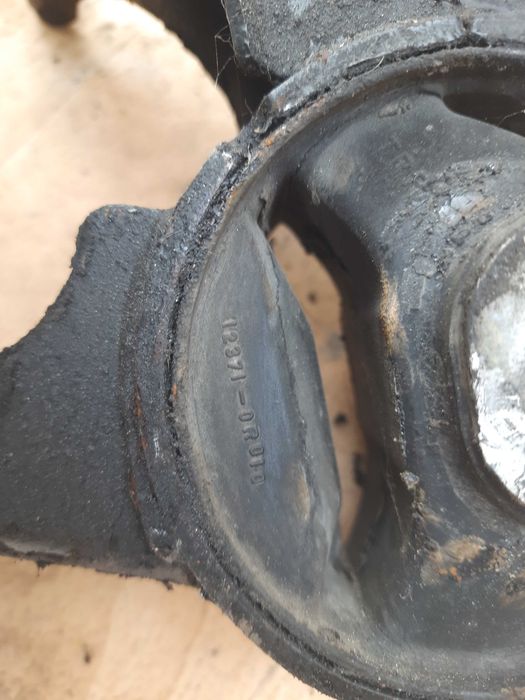 Задня подушка опора двигуна Тойота 12371-0R010 авенсіс Версо Королла