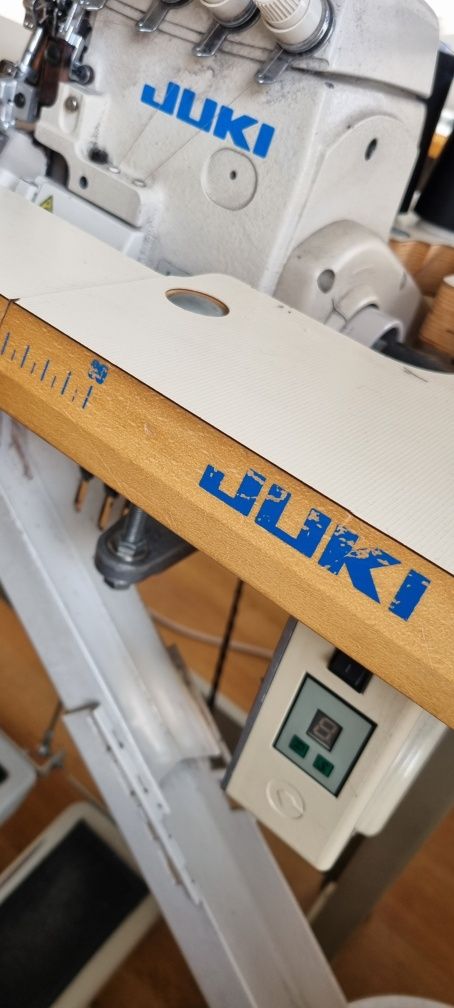 Owerlock Juki 4 nitkowy Mo 6714