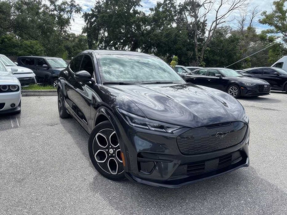 Ford Mustang Mach-E GT      2021