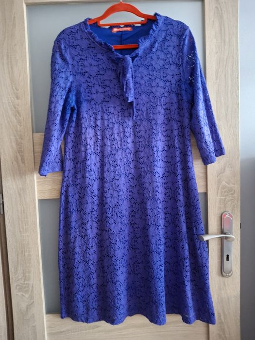 Granatowa sukienka koronkowa  44