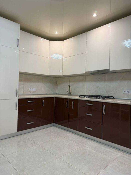 Продається простора 3-кімнатна квартира в обжитій новобудові