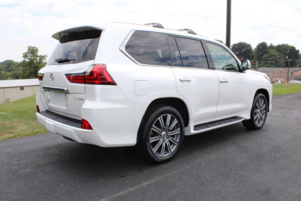Lexus LX 570      2017