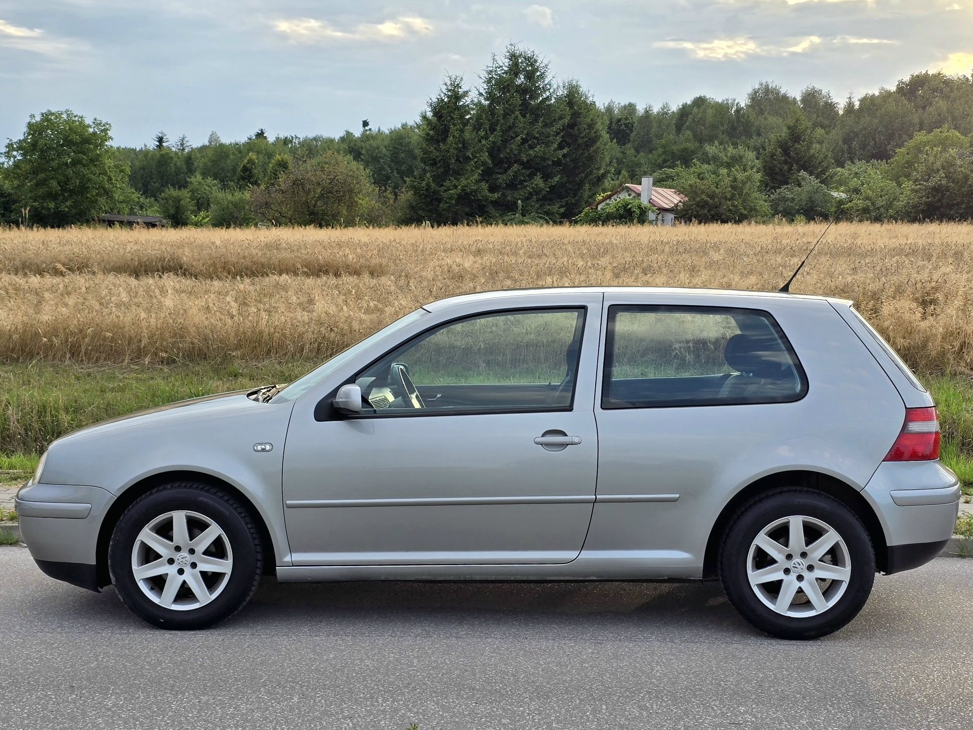 VW Golf_AUTOMAT_1.6 MPI_2003_Doinwestowany_Bez Wkładu