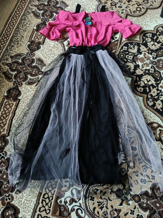 Нове довге нарядне плаття