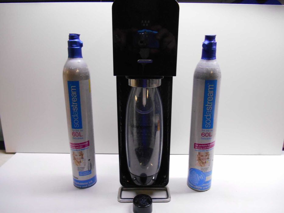 Saturator SODA STREAM do wody gazow. 2 pelne butle gaz + butelka free