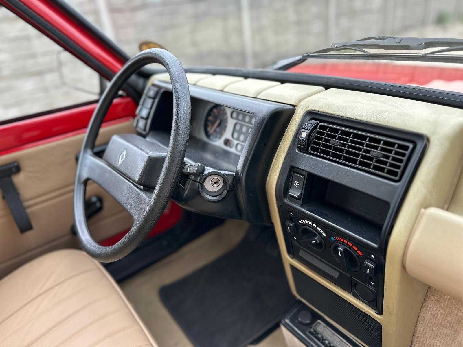 Przepiękne Renault R5 TL, niski przebieg, kapsuła czasu. Dokumentacja.