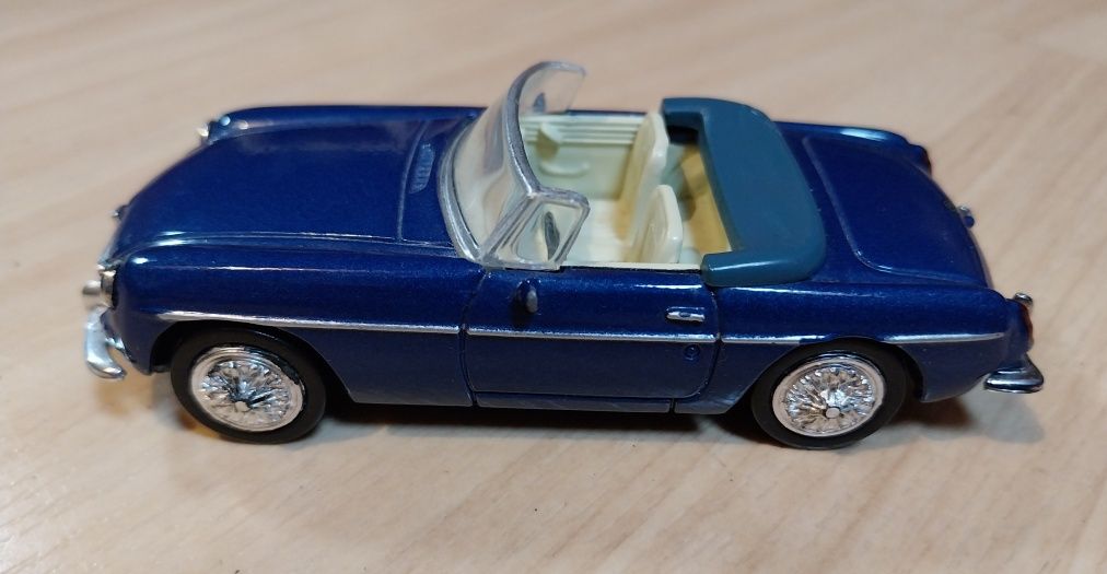 Miniatura Mgb em escala 1/43