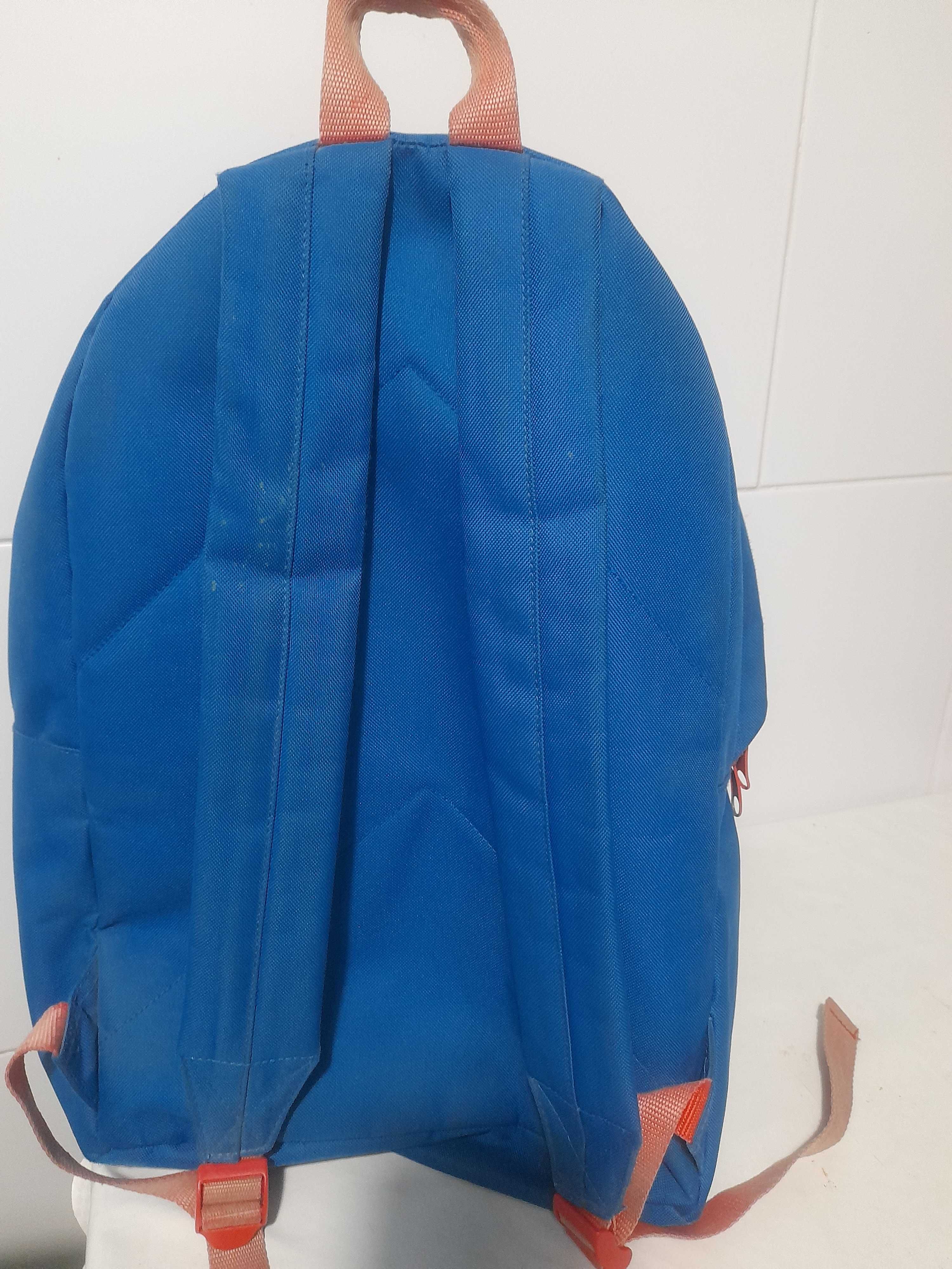 Mochila azul em muito bom estado,como nova,.Com muita arrumação