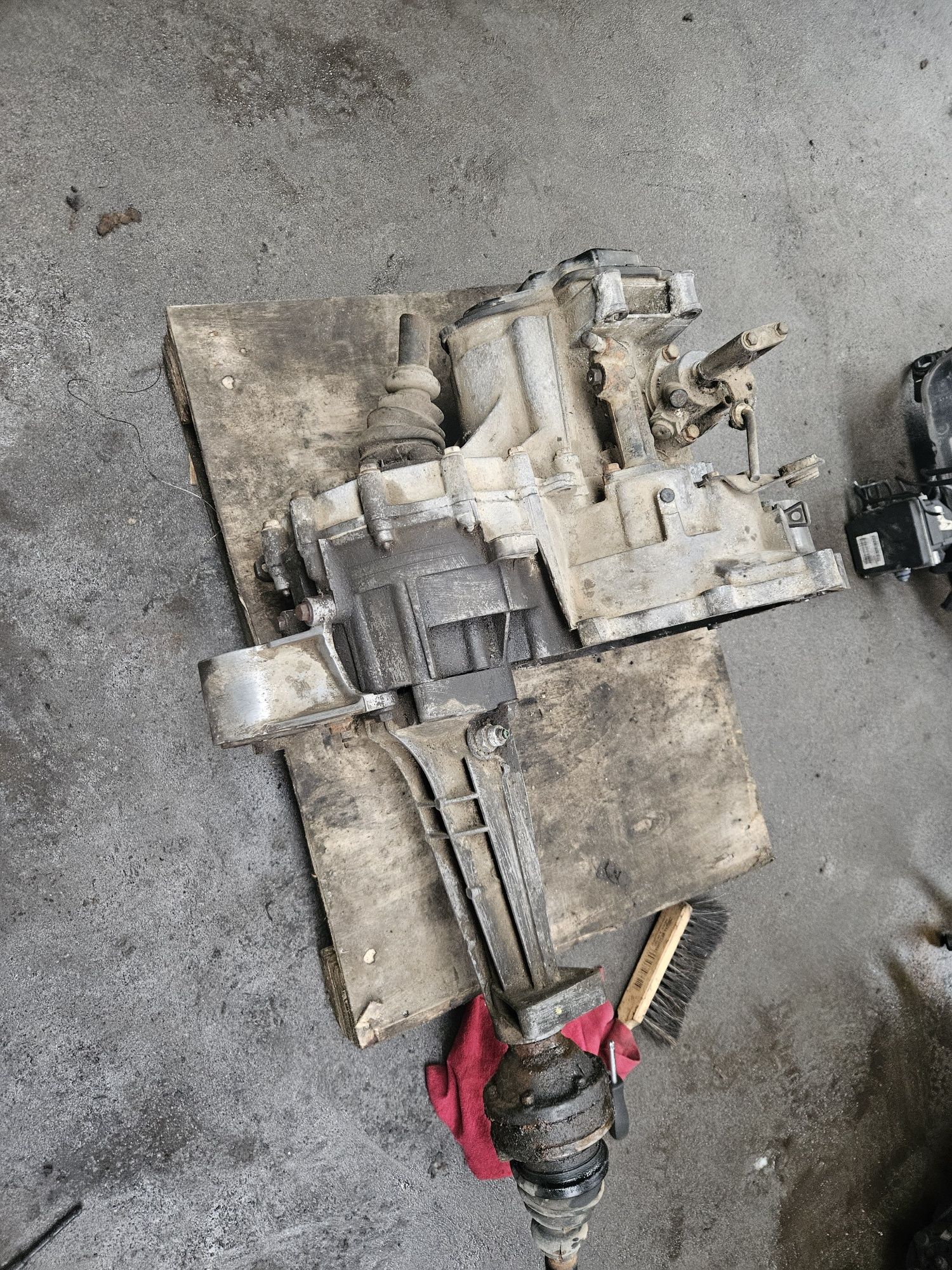 Skrzynia biegów VW T4 2.4D oznaczenie.CRN