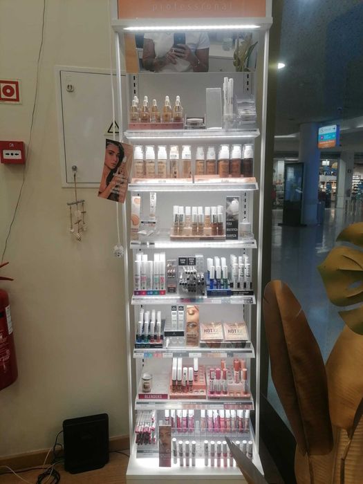 Expositor de maquilhagem Andreia Com ou Sem Maquilhagem