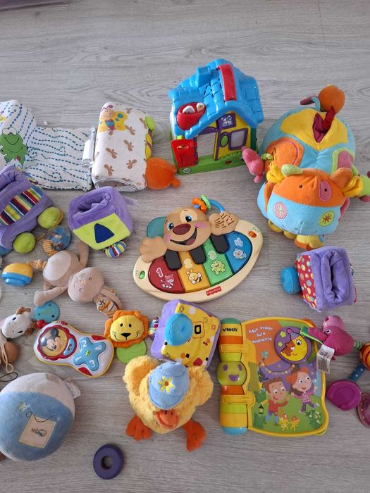 Lote de brinquedos para bebé