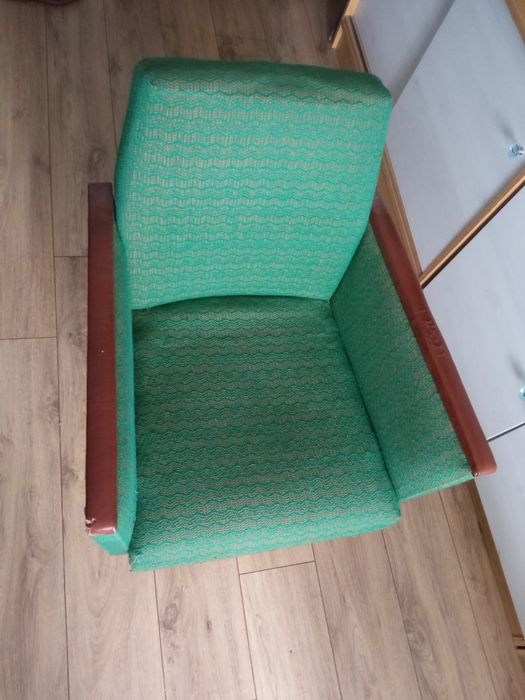 Fotel na obrotowej nodze z PRLU wyprany
