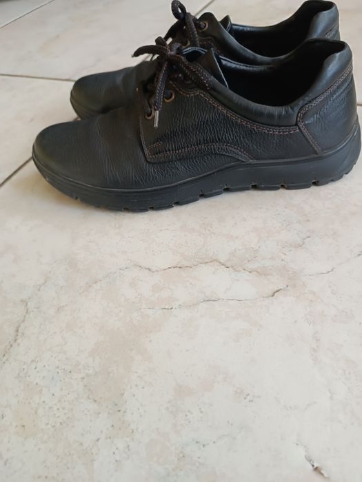 Продам чоловічі кросівки