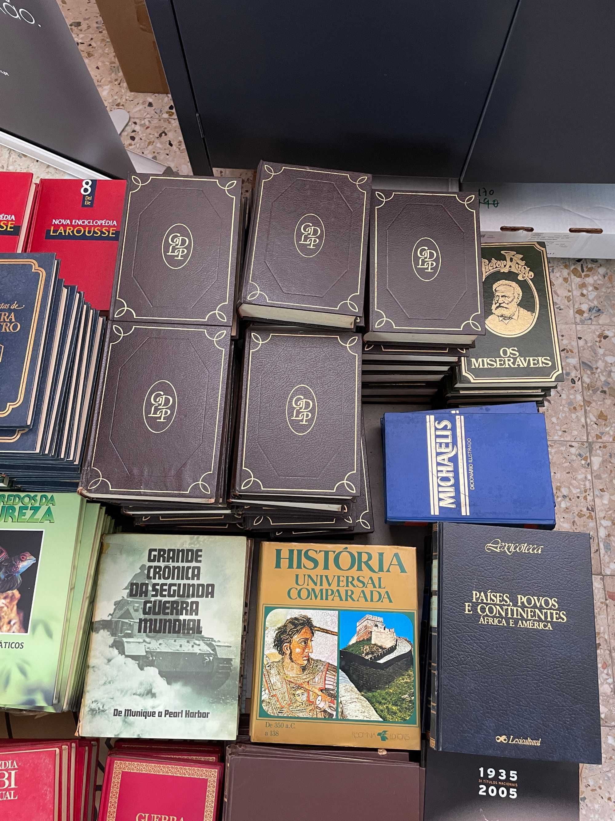 Lote de 200 Livros Várias Categorias