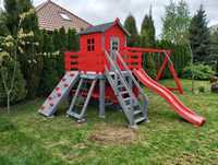 Plac zabaw z drewna, domek dla dzieci