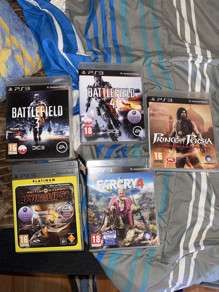 Ps3  + 2 pady i 5 gier