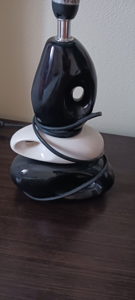 Candeeiros preto e branco