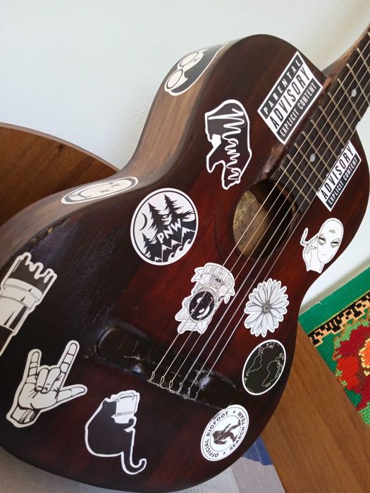 Реставрована гітара Чернігівської фабрики