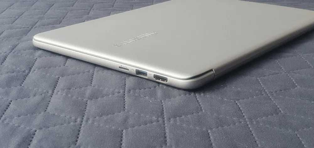 Samsung
 NP900X3T Intel Core i7-8550.. 8Gb   SSD 256Gb