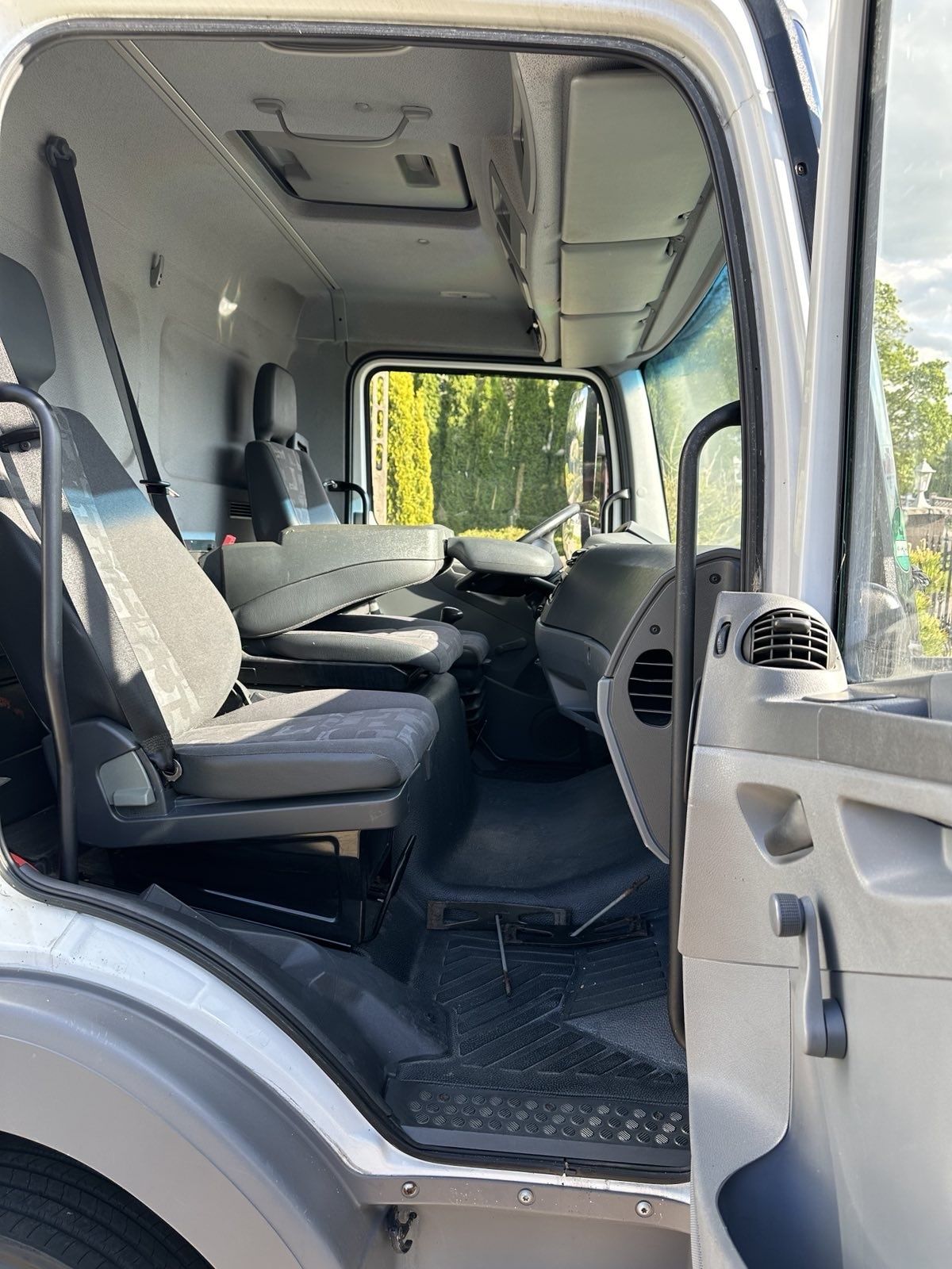 Mercedes Atego 816 Ciężarówka koffer (Hebebühne)