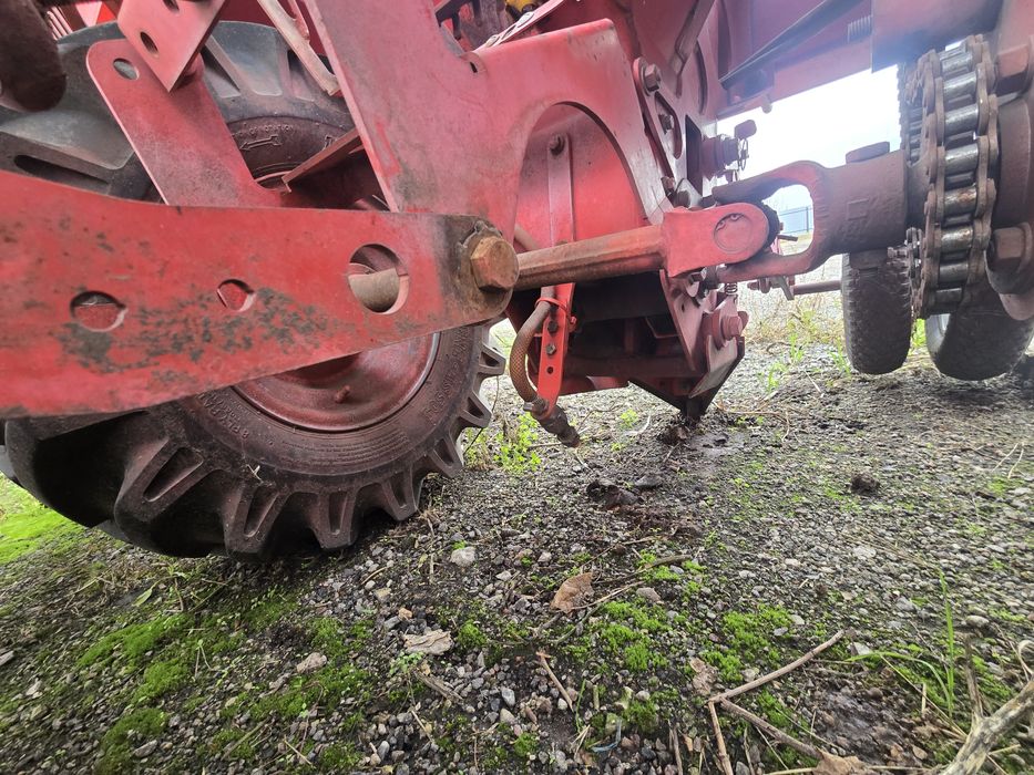 Продам картоплесажалку+ фрезерний окучник