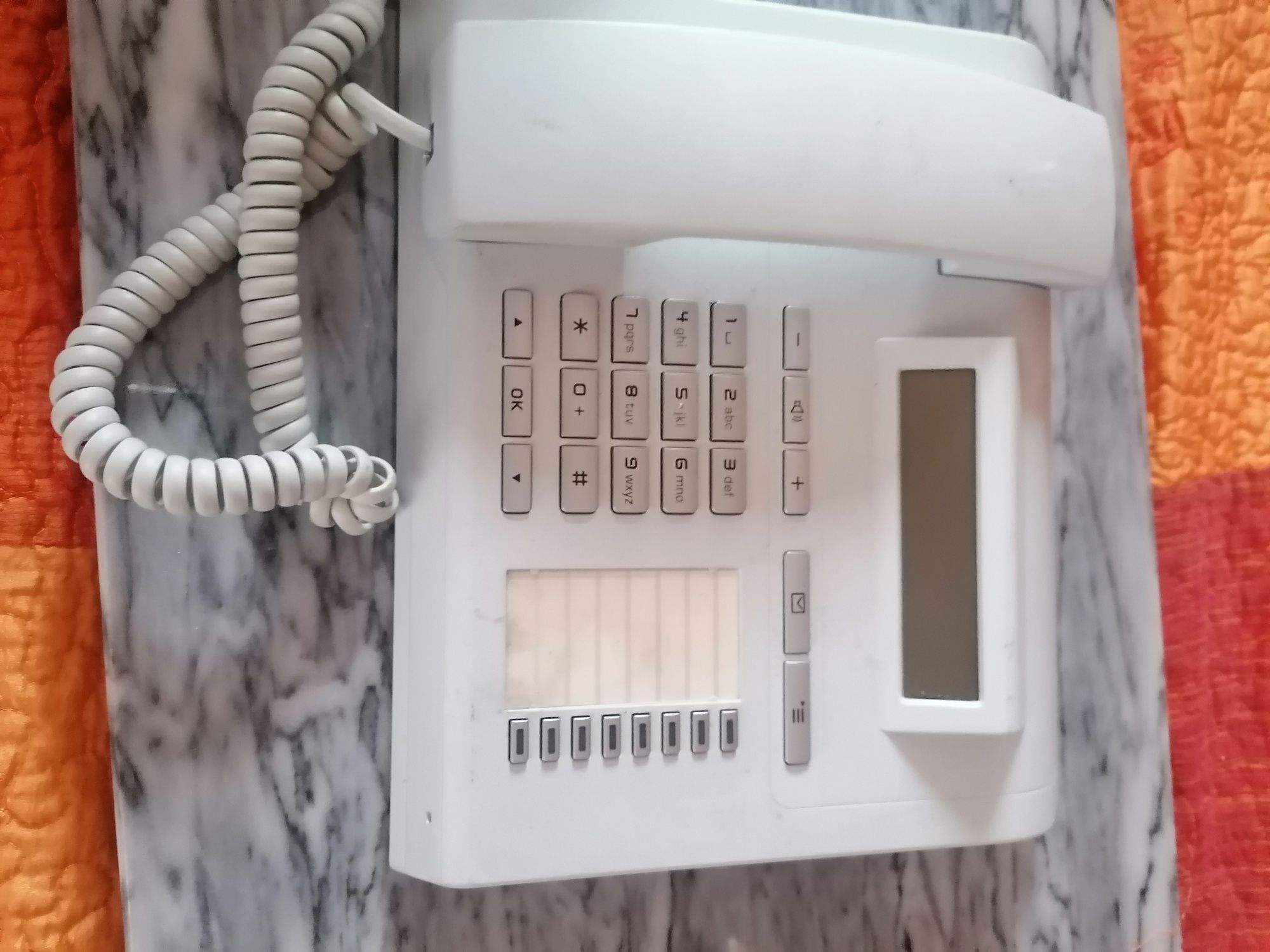 Telefone branco utilitário