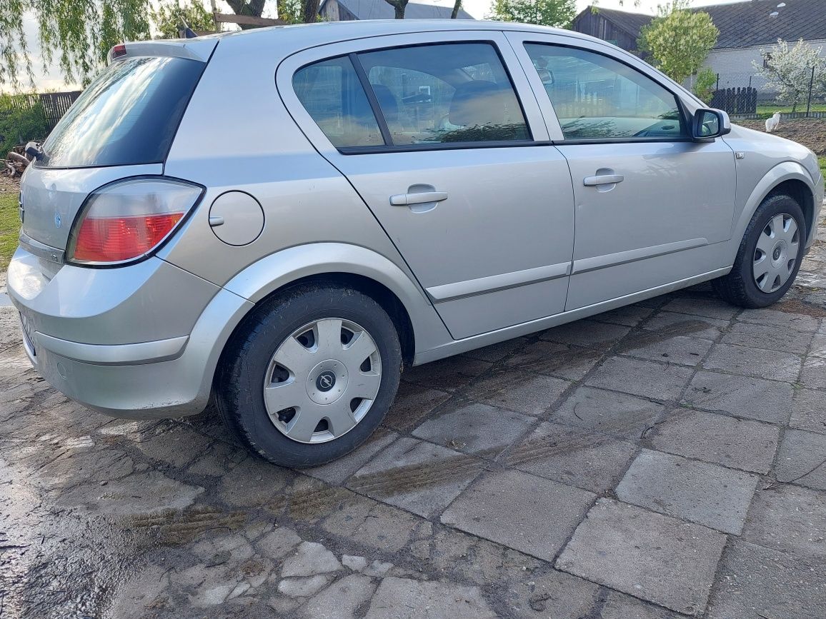 Opel astra h 1,8 benzyna 92 kW