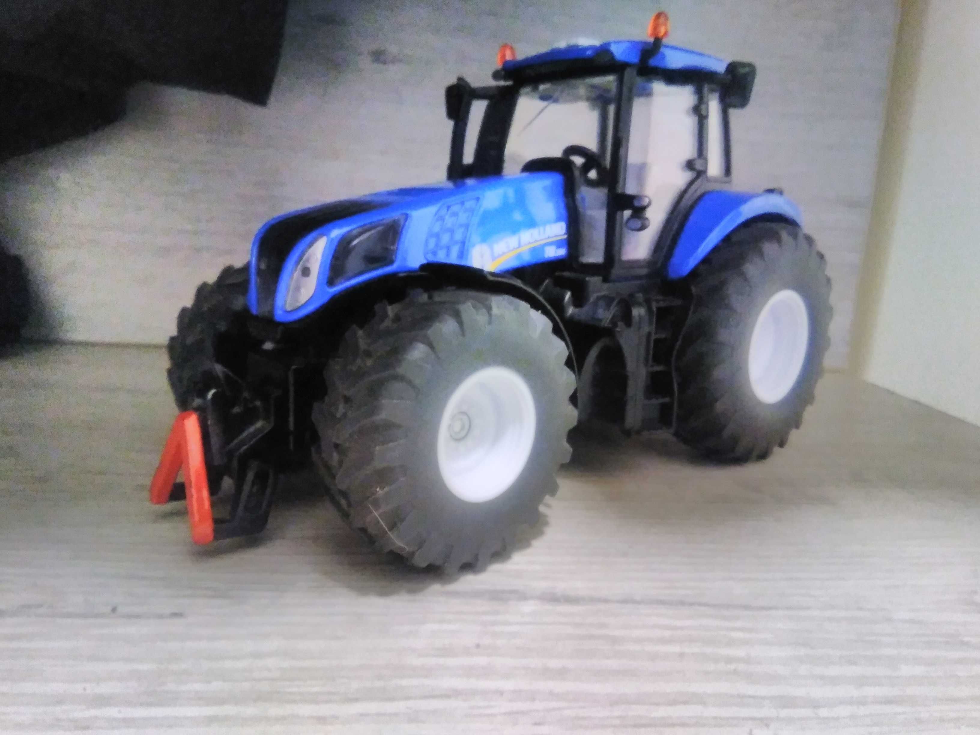 Sprzedam model ciognika new Holland t 8 w skali 1/32 firmy siku