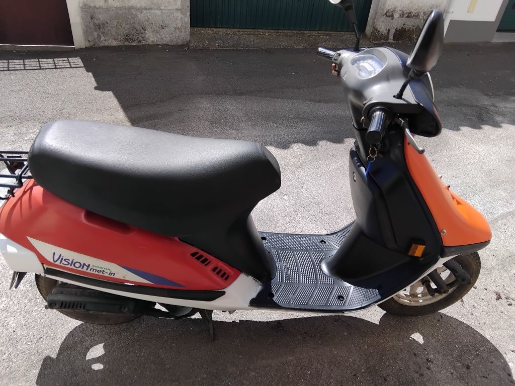 Lambreta impecável barata honda vision