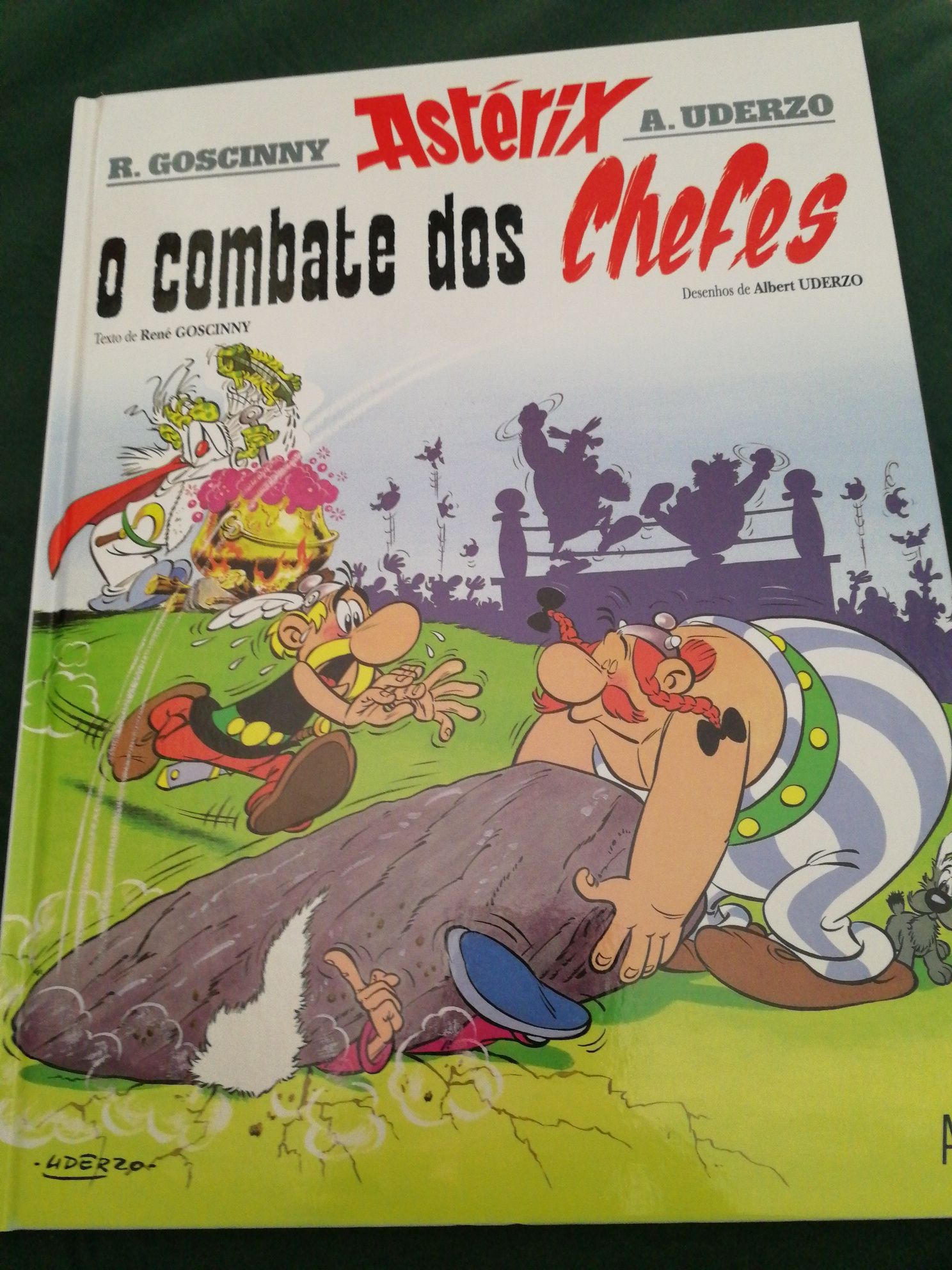 Livro "Astérix O Combate dos Chefes"