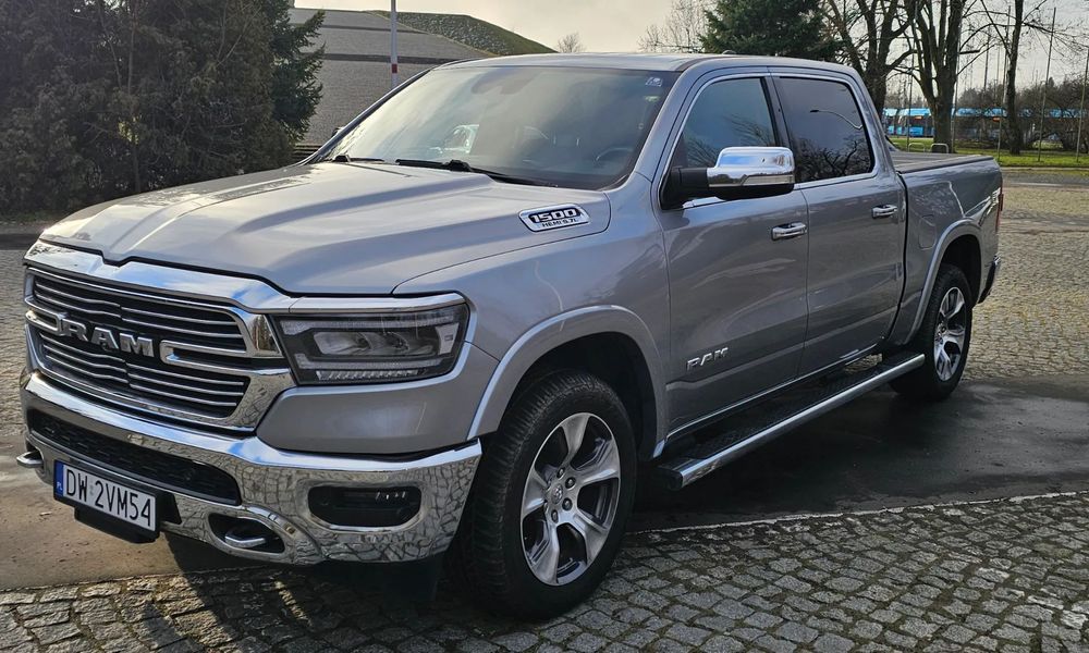 RAM 1500 Aktywny tempomat,sam parkuje,kamery 360