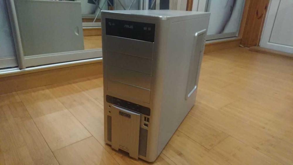 Продам корпус для ПК Gigabyte Poseidon GZ-X1 (сріблястий)