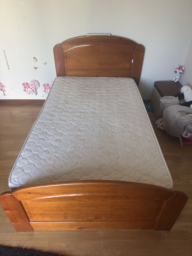 Cama em pinho 1,90m x 1,20m